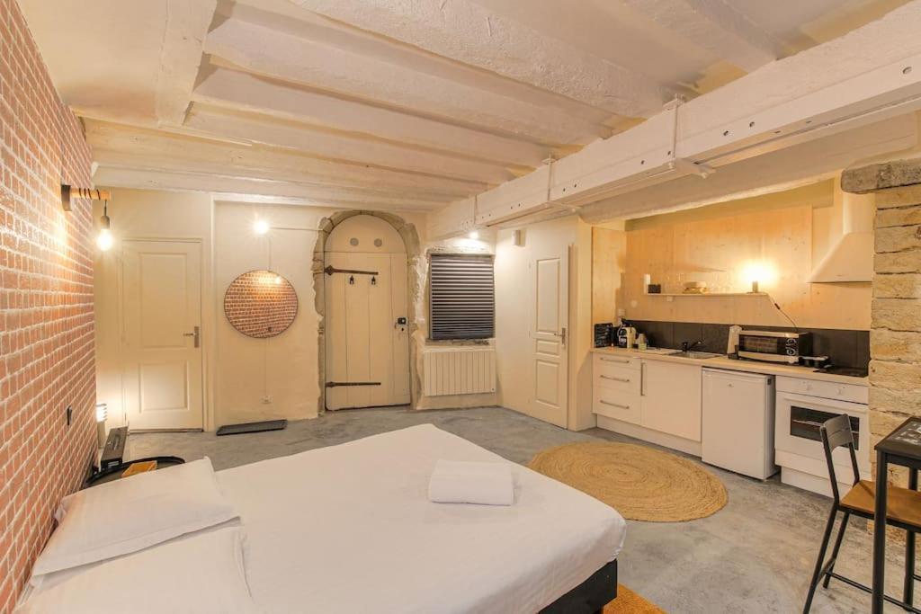Industrial-Style Studio With Bathtub, Vieux-Lyon Exterior foto