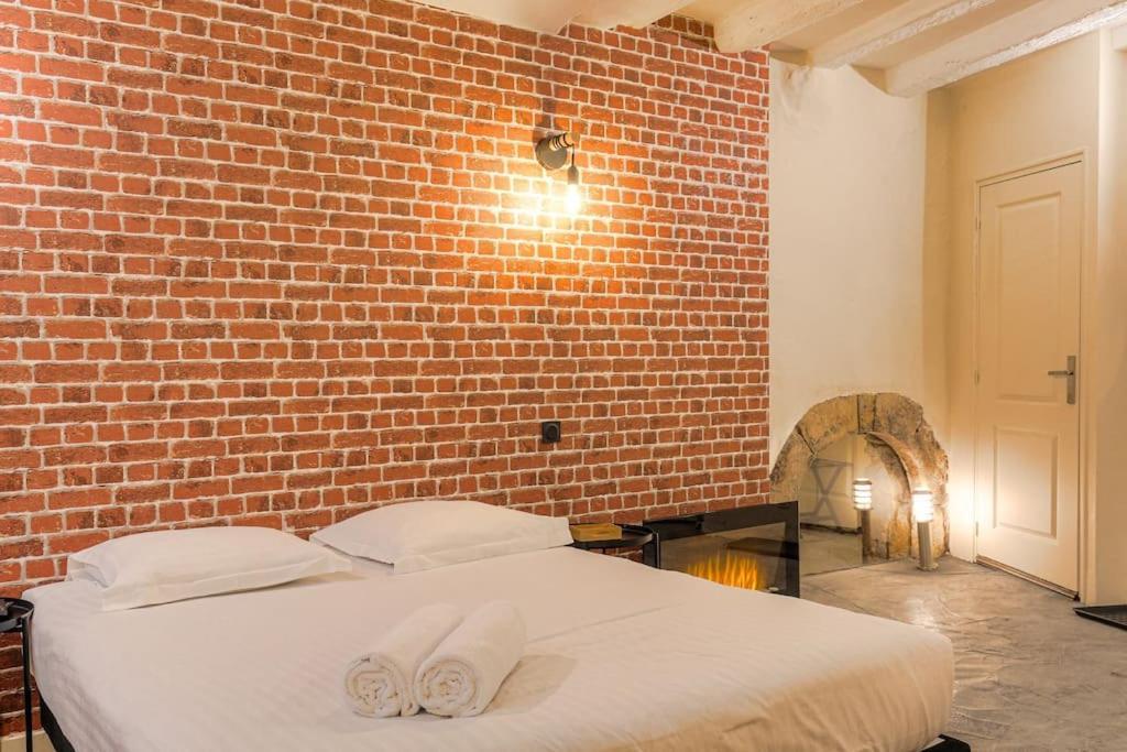 Industrial-Style Studio With Bathtub, Vieux-Lyon Exterior foto
